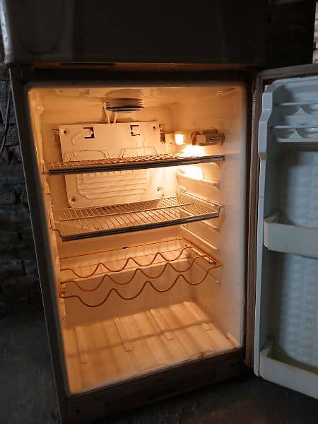 Dawlance Refrigrator/ Fridge 1