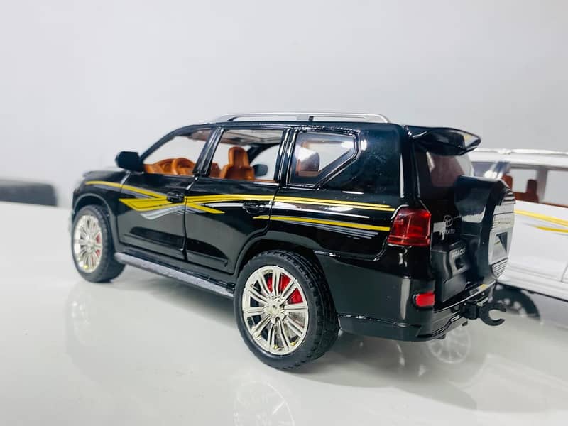 Toyota Land Cruiser Prado Diecast model cars 1:24 Scal 16