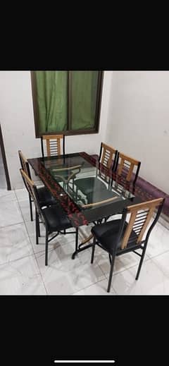 Dinning table in almost new condition 4 month used