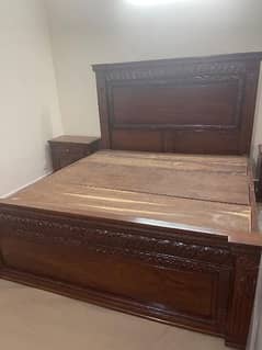 SHEESHAM wood king size bed with side tables and dressing table