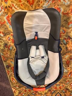 Baby car seat (carrying cot )