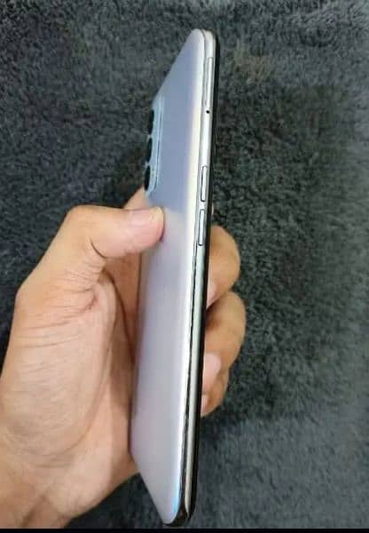 Realme GT Master Edition. Sims Not Working. 8/128 with box . . 4