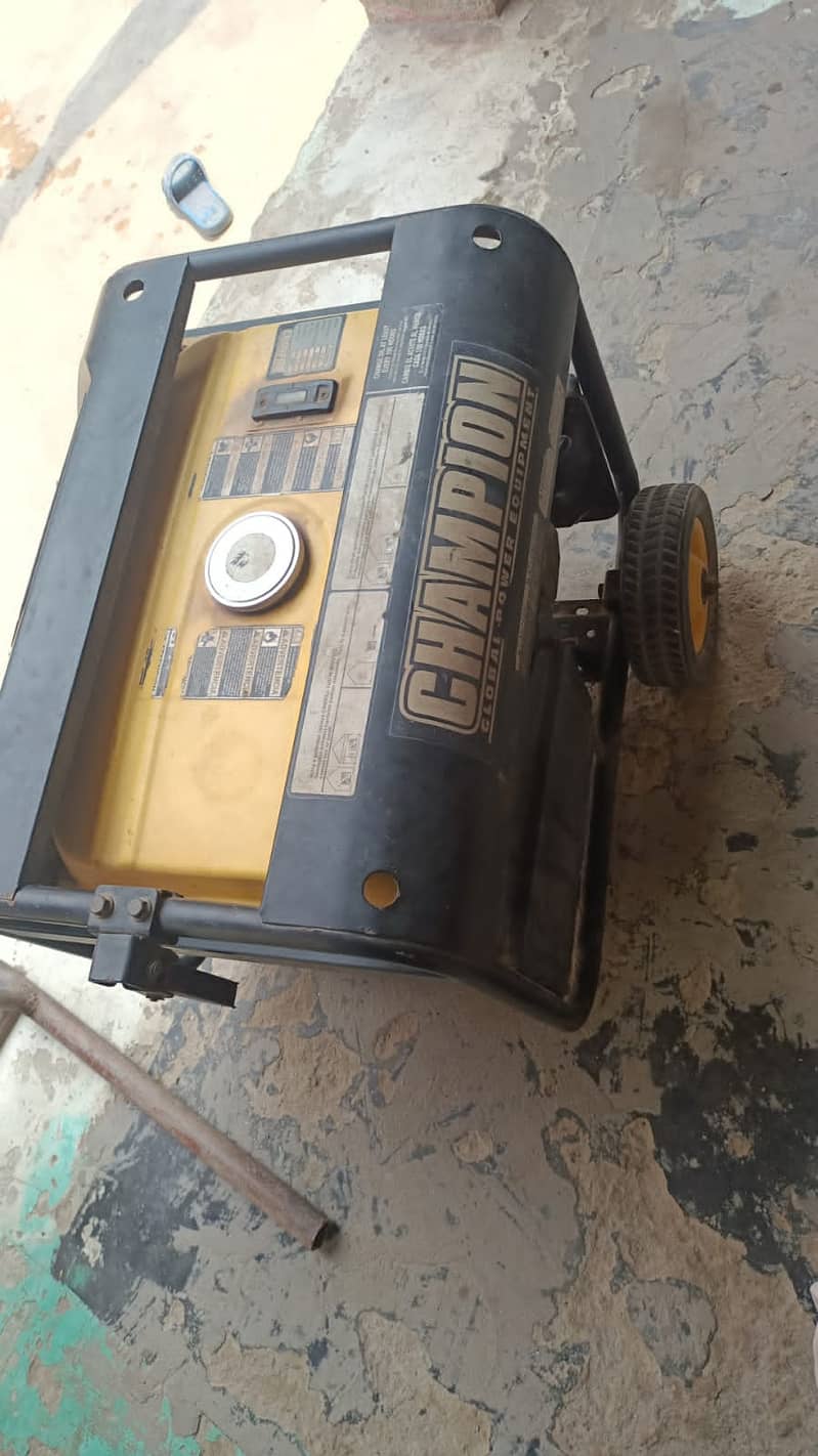 Portable Generator 2800 waat. . . 3