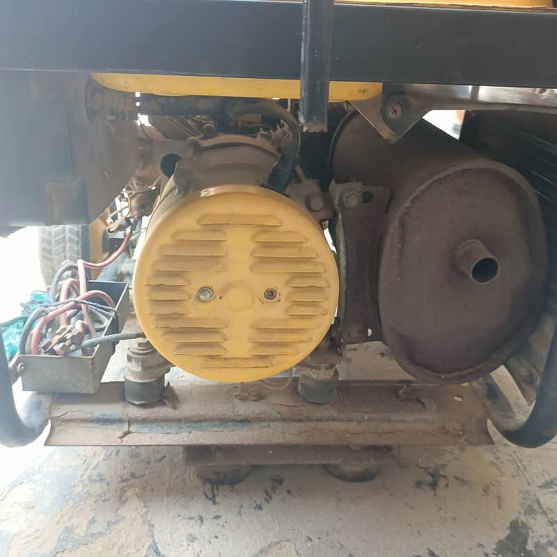 Portable Generator 2800 waat. . . 6