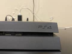 Jet Black PS4 1100 Series w/ 1 controller & 1 game