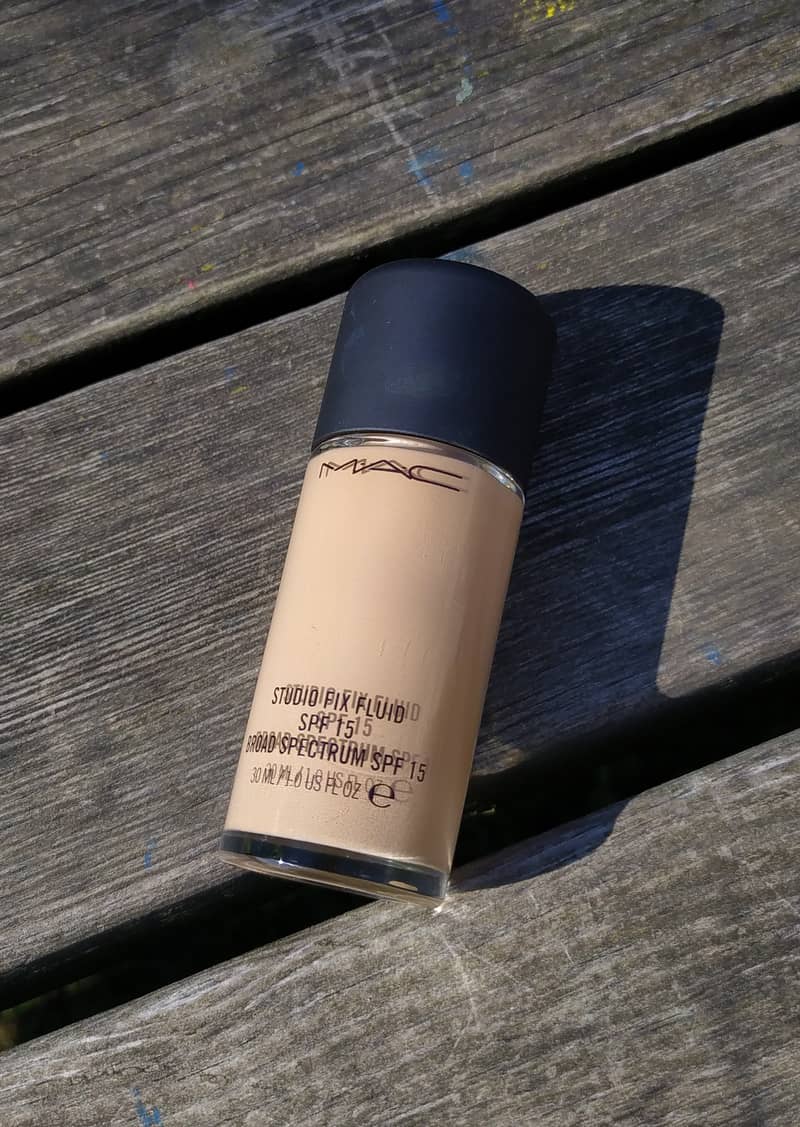 Original MAC Studio Fix Fluid SPF 15 - Shade NC25 2