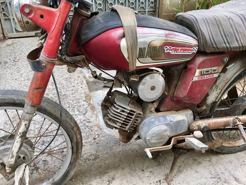 Old Yamaha 100cc 2 stroke 4