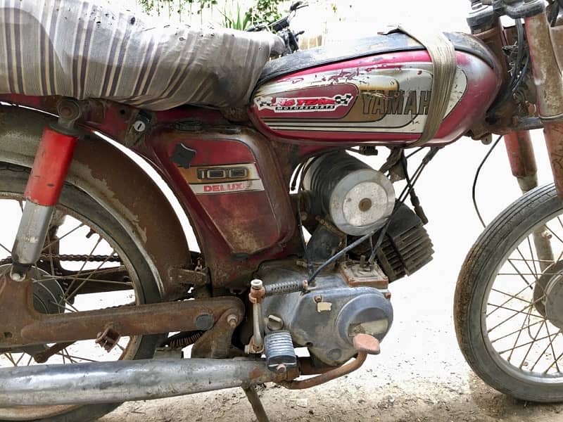 Old Yamaha 100cc 2 stroke 5