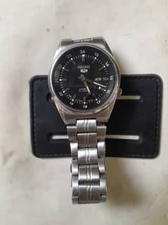 Seiko 5 black railway dial pristine condition