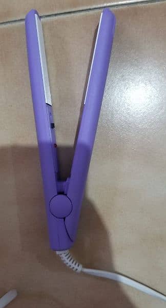 MINI HAIR STRAIGHTENER 2