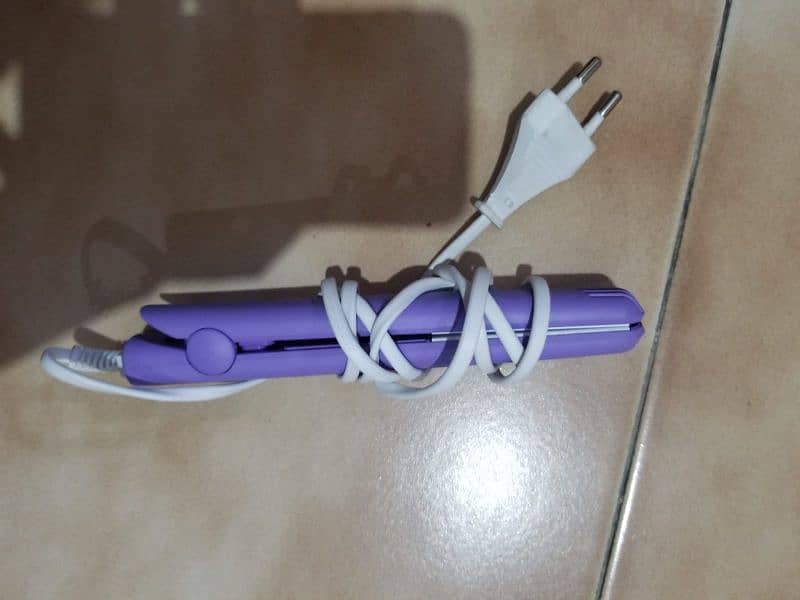 MINI HAIR STRAIGHTENER 3