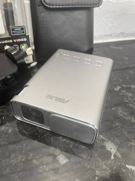 mini rechargeable pocket projector 0