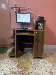 full computer set with table