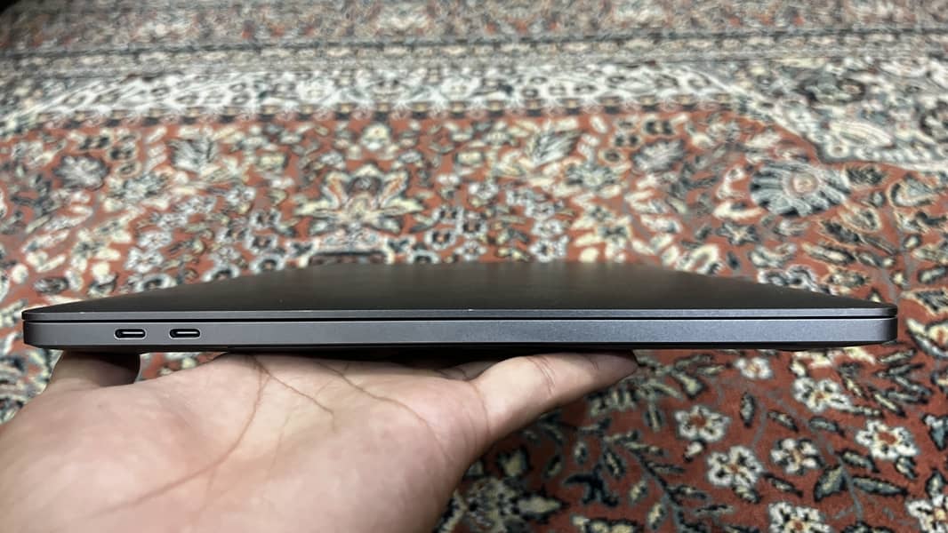 Macbook 2019 Pro Core i7 16GB Ram 512 SSD TouchBar 5