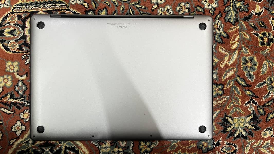 Macbook 2019 Pro Core i7 16GB Ram 512 SSD TouchBar 6