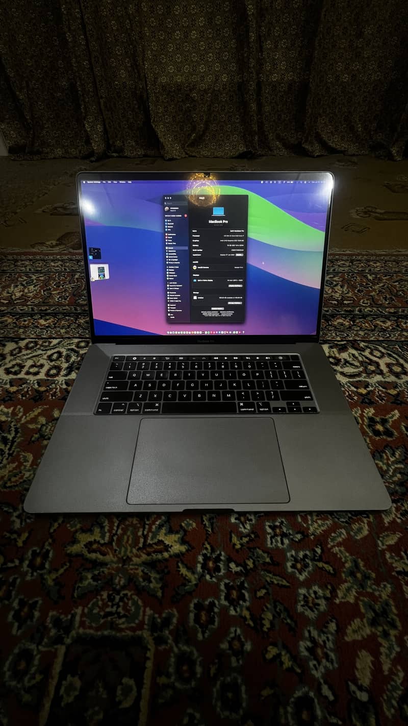 Macbook 2019 Pro Core i7 16GB Ram 512 SSD TouchBar 8