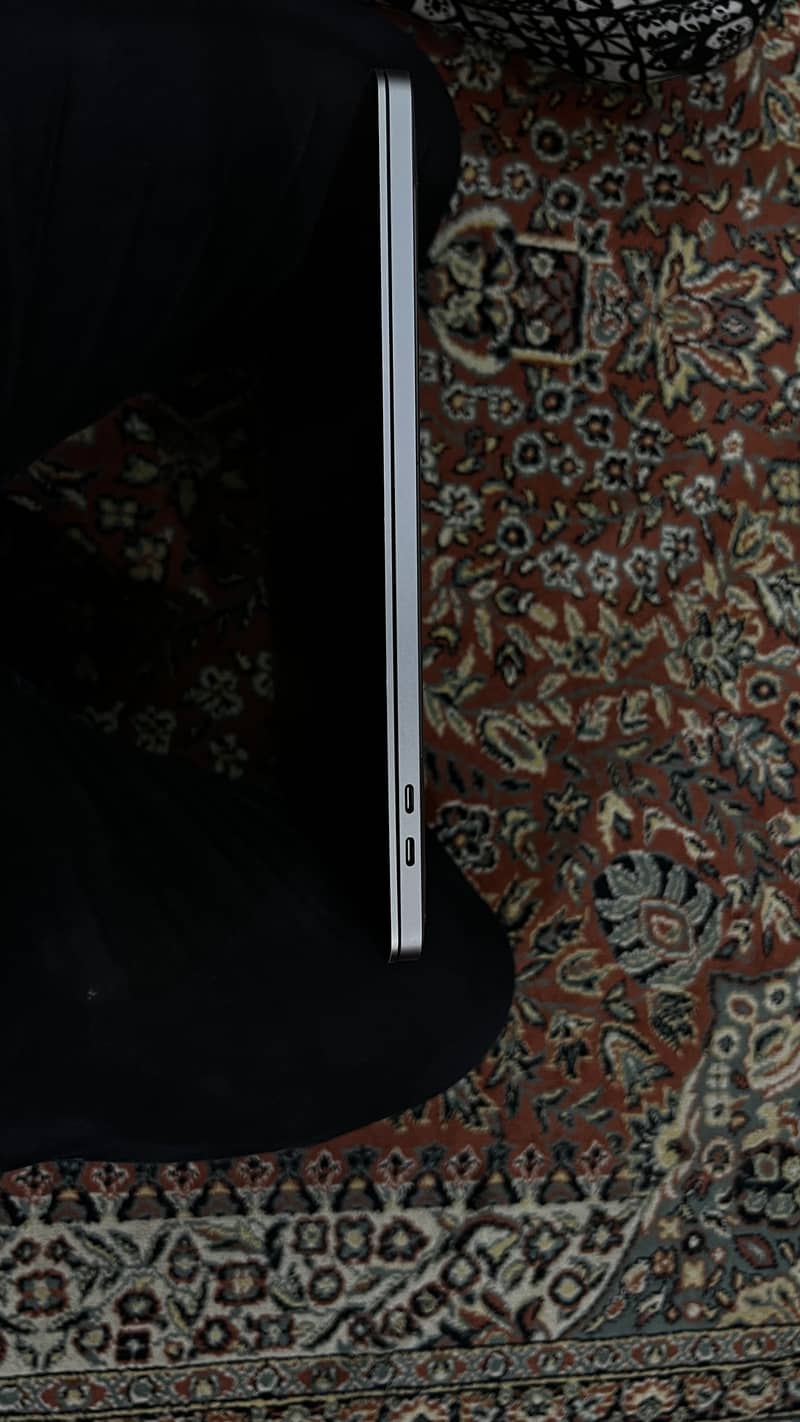 Macbook 2019 Pro Core i7 16GB Ram 512 SSD TouchBar 14