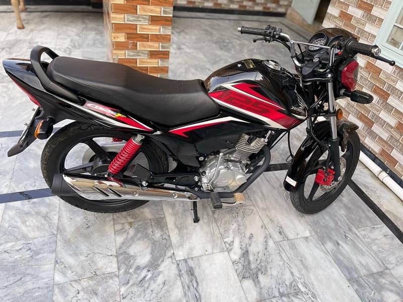 Honda CB 125 F for sale like new condition just 6000km drives. 3