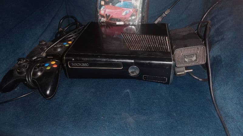 Xbox360 with all accessories 0