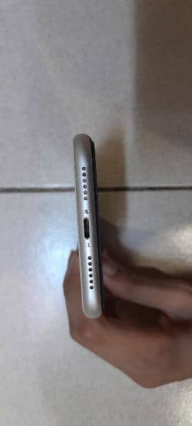 IPHONE XR NON PTA  ORIGINAL ALL OK AND WORKING [ NOT FOR EXCHANGE ] 7