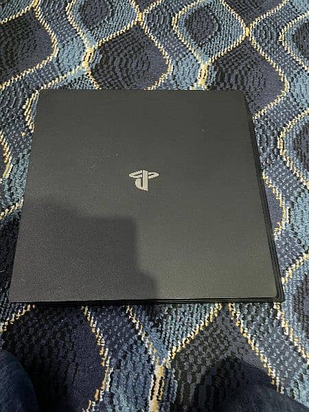 PS4 pro in very good condition 2