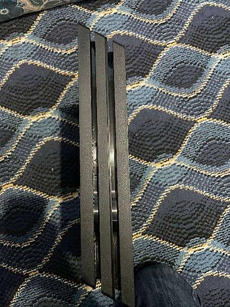 PS4 pro in very good condition 3