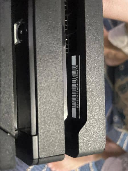 PS4 pro in very good condition 4