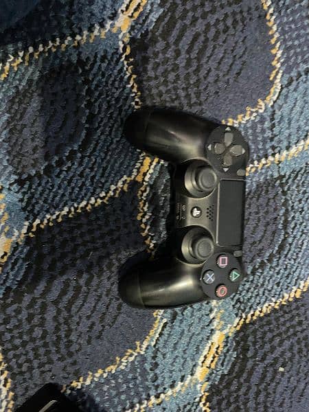 PS4 pro in very good condition 6