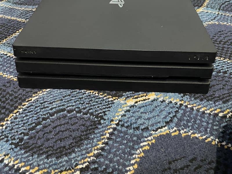 PS4 pro in very good condition 10