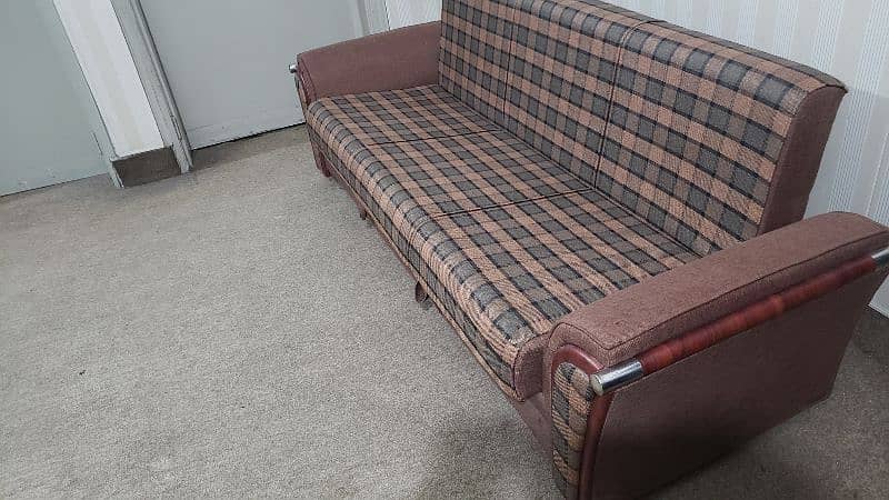 Diamond Sofa CumBed In New Condition 1