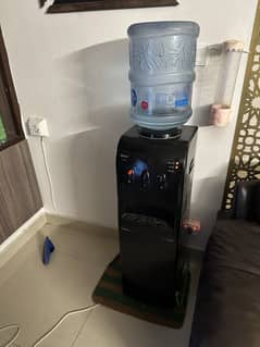 Water dispenser with refrigerator