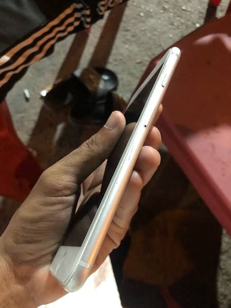 iPhone 8plus 64 GB 3