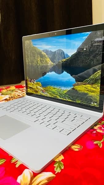 Microsoft Surface Book 2 10