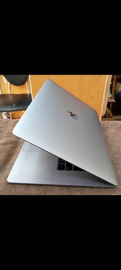 MacBook Pro 2018 & 2019 15" Display with 4GB Graphics