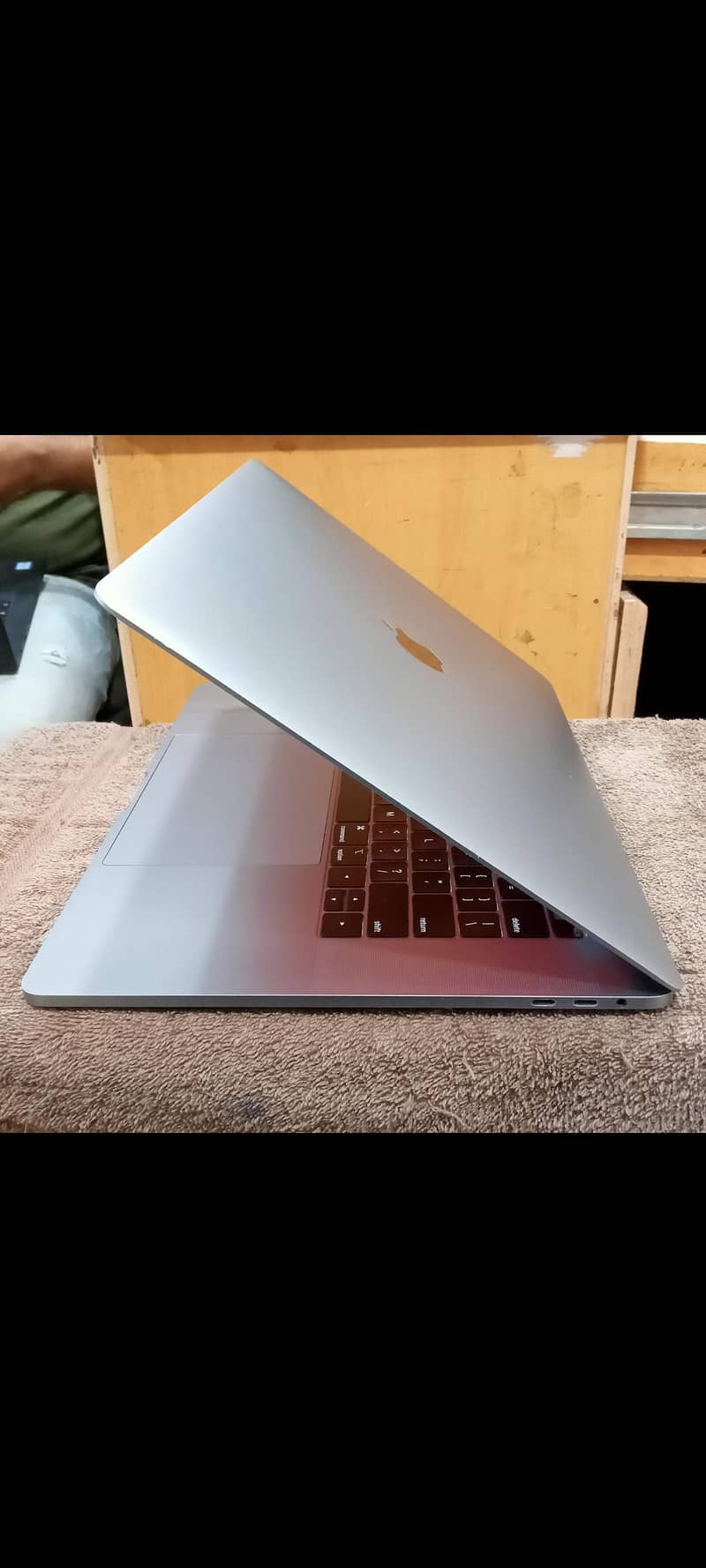 MacBook Pro 2018 & 2019 15" Display with 4GB Graphics 10