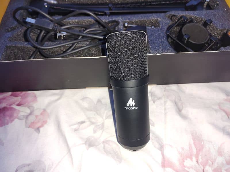 AU-A04 Microphone 1