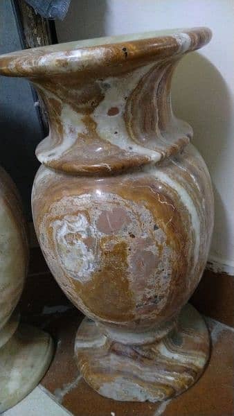 marble vase 0