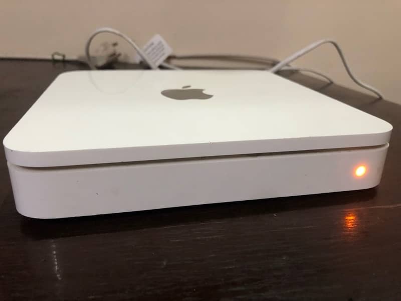 Apple airport extreme router, network switch,wireless access point/NAS 1