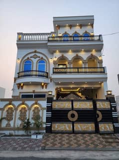 Brand New House
House for Sale faisal town Block C
All Services
and Facilities available near by location
it's prime location
*Reasonable Price Plan
*A Project by HM Builder Pvt limited