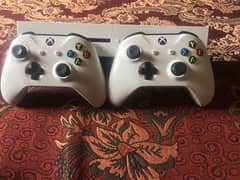 Xbox 1 S | 1 TB | 4K HDR | Two Controllers | Rechargeable Batteries