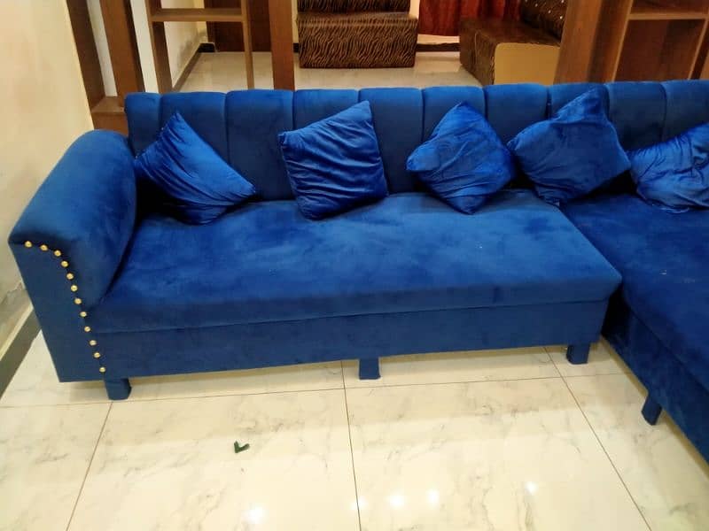 sofa 5 seater with one puffy and 5 cousion 3