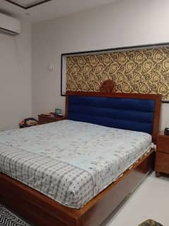 bed dressing and side tabels mattress