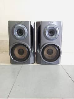 Sony bookshelf speakers woofer play with amplifier.