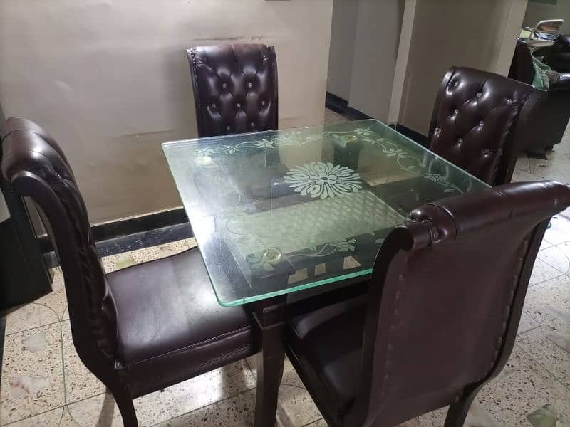 dinning table with 4 chairs 0