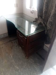 OFFICE TABLE WITH GLASS 12MM