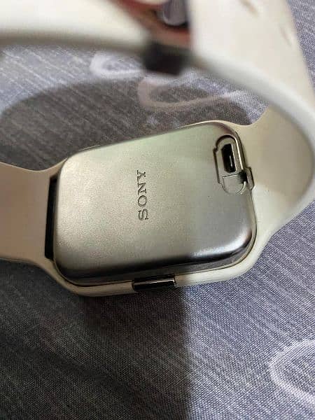 Sony Smart Watch 3 5