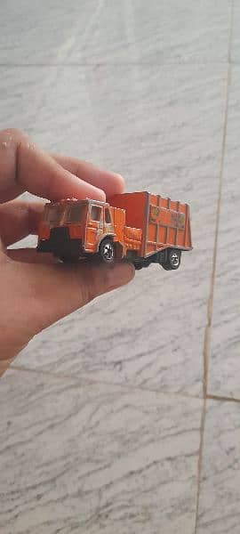 very rare hotwheels trash truck 1982 1 on 1 in pakistan 1