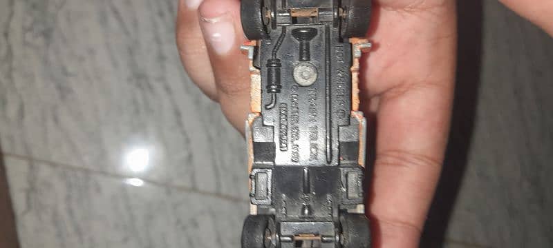 very rare hotwheels trash truck 1982 1 on 1 in pakistan 2