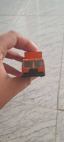 very rare hotwheels trash truck 1982 1 on 1 in pakistan 4