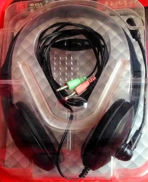 SOLIC HEADPHONE WITH MIC.      SOLIC HEADSET 1